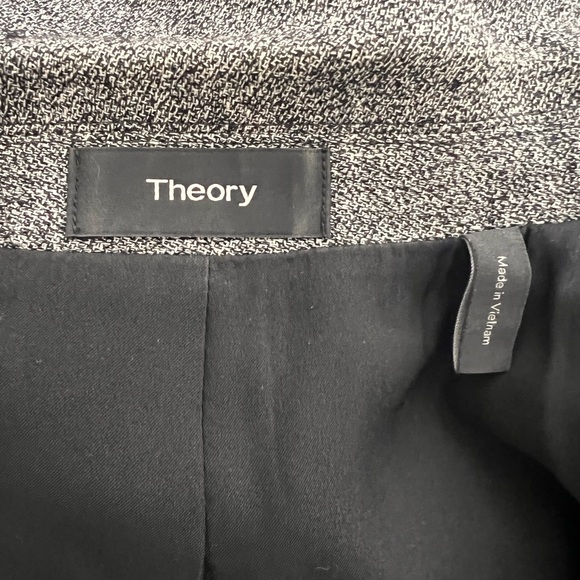 Theory women’s structured vest - Picture 5 of 7